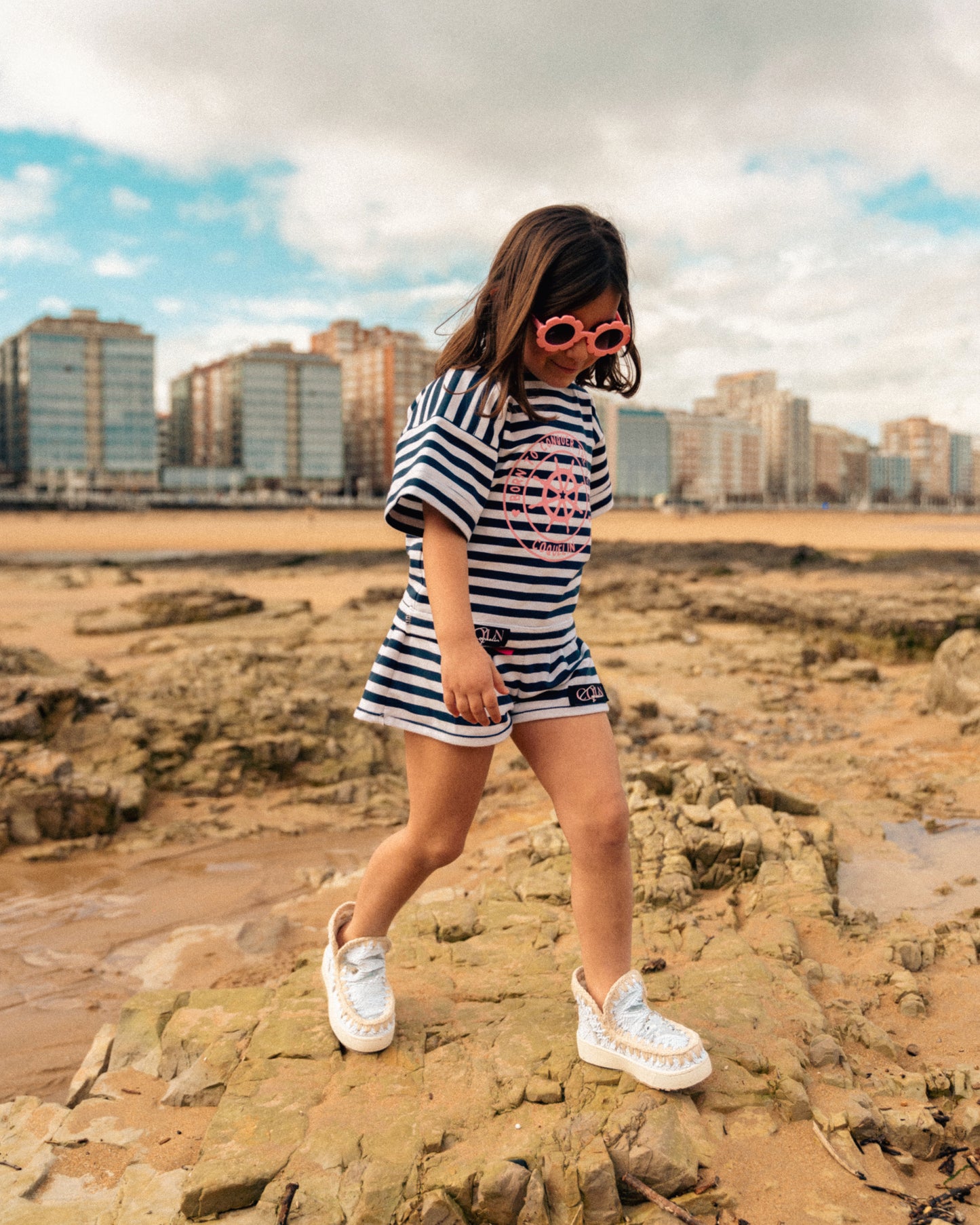 Pantalón Born to Conquer the Ocean rosa
