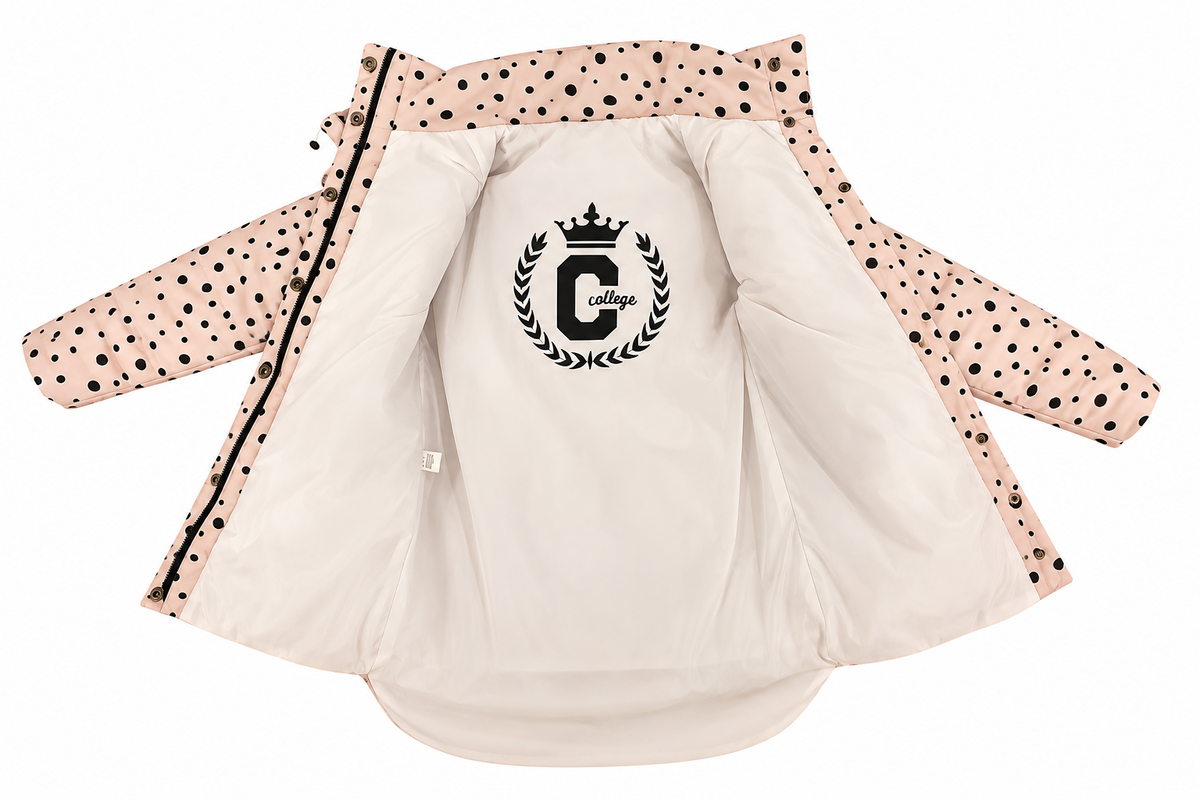 Interior del abrigo Polka con forro claro y escudo negro personalizado de Coquelin