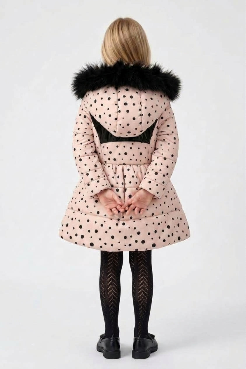 Niña de espaldas con abrigo Polka Swing de corte a la cintura y falda acampanada