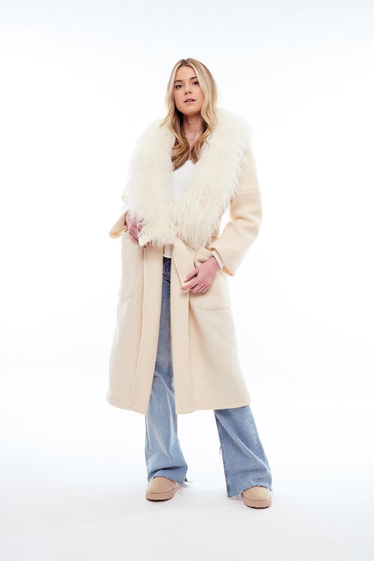 Abrigo blanco de lana
